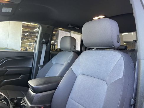 Used 2025 Chevrolet Colorado W/T AWD/4WD image 9