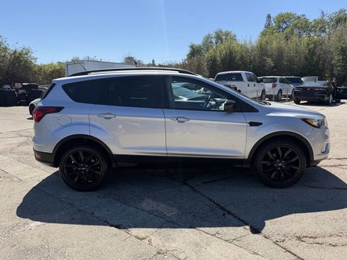 Used 2019 Ford Escape SE image 4