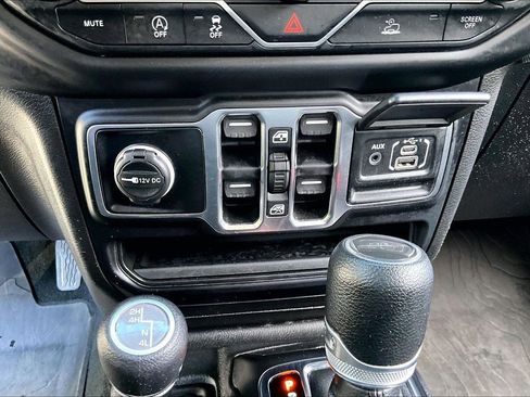 Certified 2023 Jeep Gladiator Sport AWD/4WD image 32