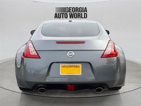 Used 2018 Nissan 370Z Touring RWD image 9