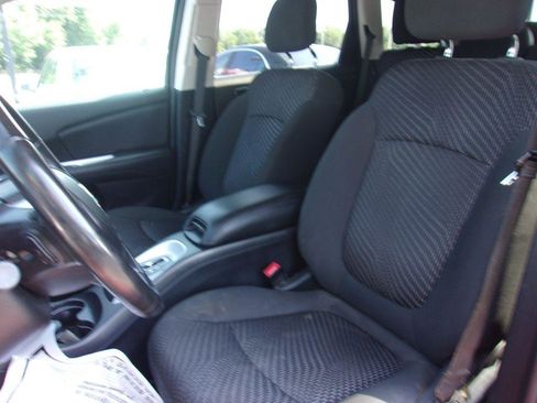 Used 2020 Dodge Journey SE w/ SE Popular Equipment Group FWD image 9
