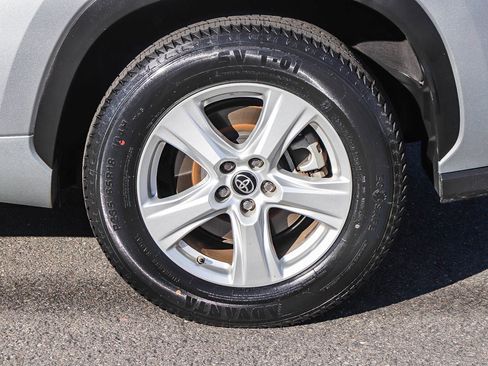 Used 2023 Toyota Highlander LE image 11