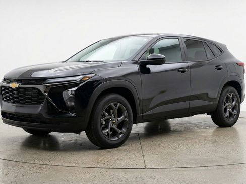 Used 2025 Chevrolet Trax LT image 3