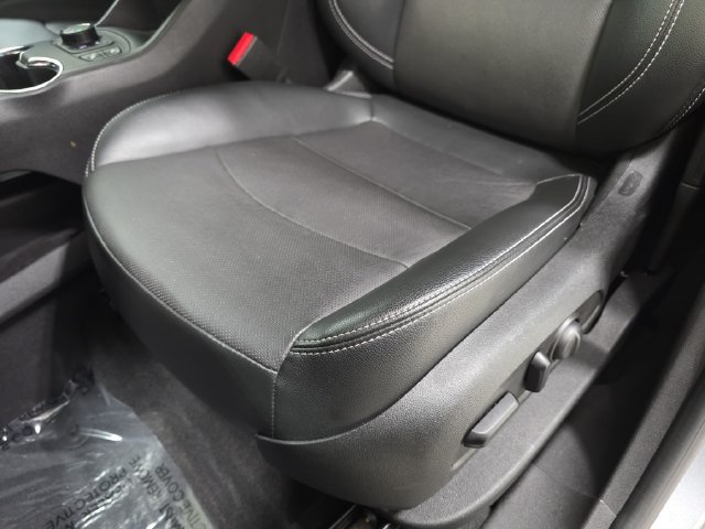 Used 2023 GMC Terrain SLT w/ LPO, Floor Liner Package AWD/4WD image 27