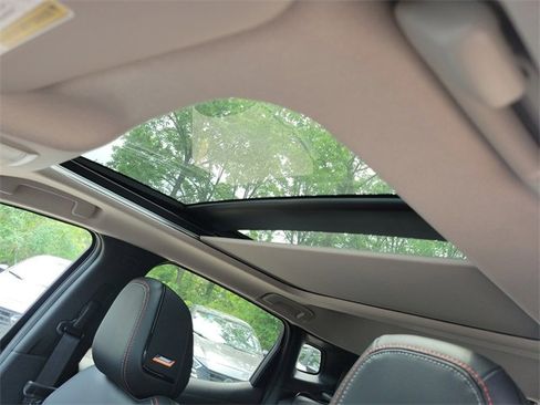 New 2025 Nissan Kicks SR w/ SR Premium Package image 19