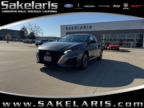 Used 2025 Nissan Altima 2.5 SV AWD/4WD image 1