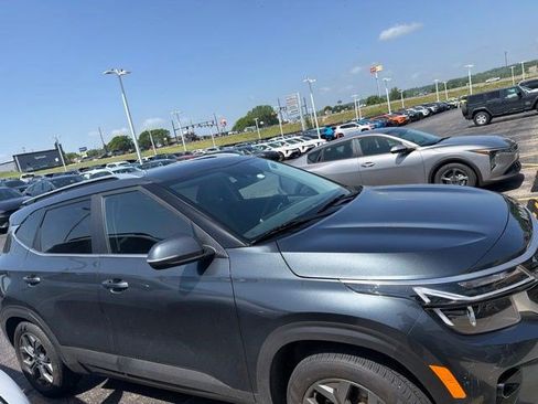 Used 2024 Kia Seltos S AWD/4WD image 2