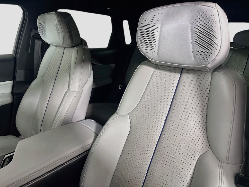 Certified 2024 Cadillac Lyriq Luxury AWD/4WD image 24