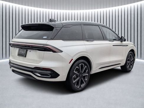 New 2026 Lincoln Nautilus Reserve image 4