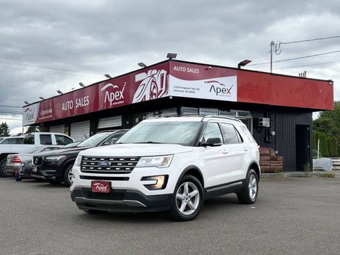 Used 2016 Ford Explorer XLT w/ Equipment Group 202A AWD/4WD image 2