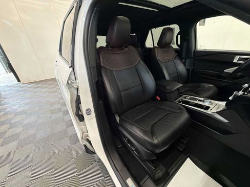Used 2023 Ford Explorer Platinum w/ Technology Package AWD/4WD image 27
