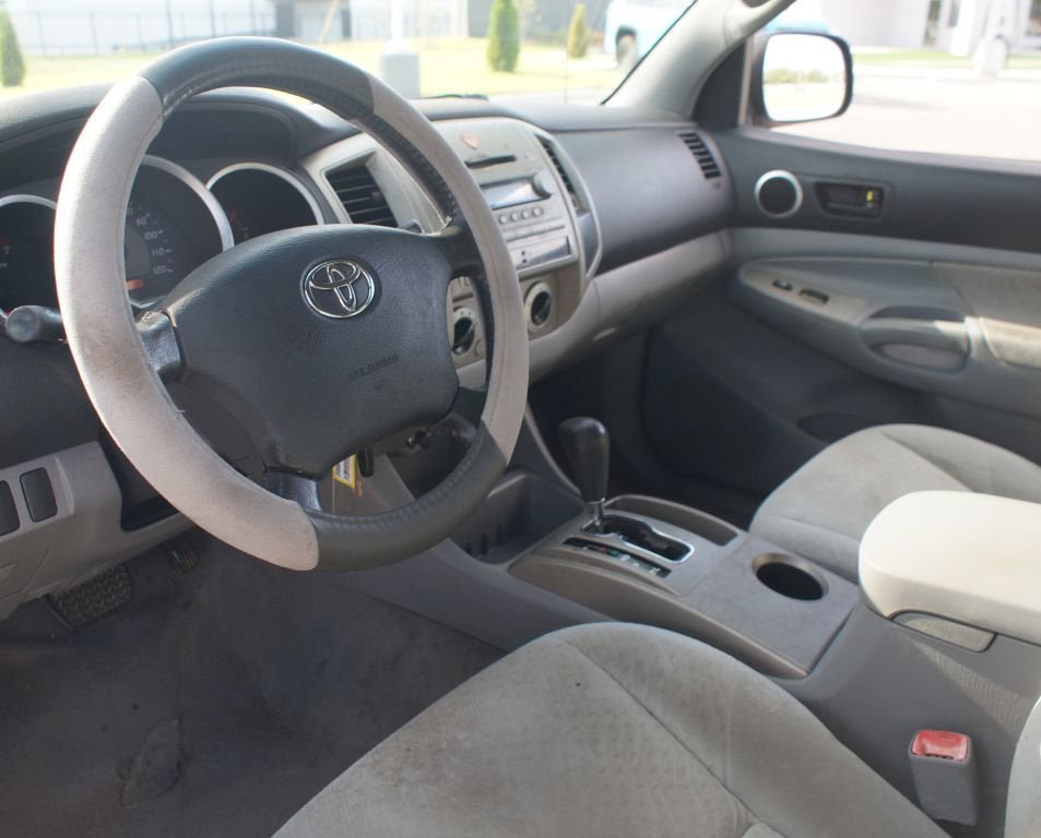 Used 2005 Toyota Tacoma PreRunner w/ SR5 Pkg #3 RWD image 9