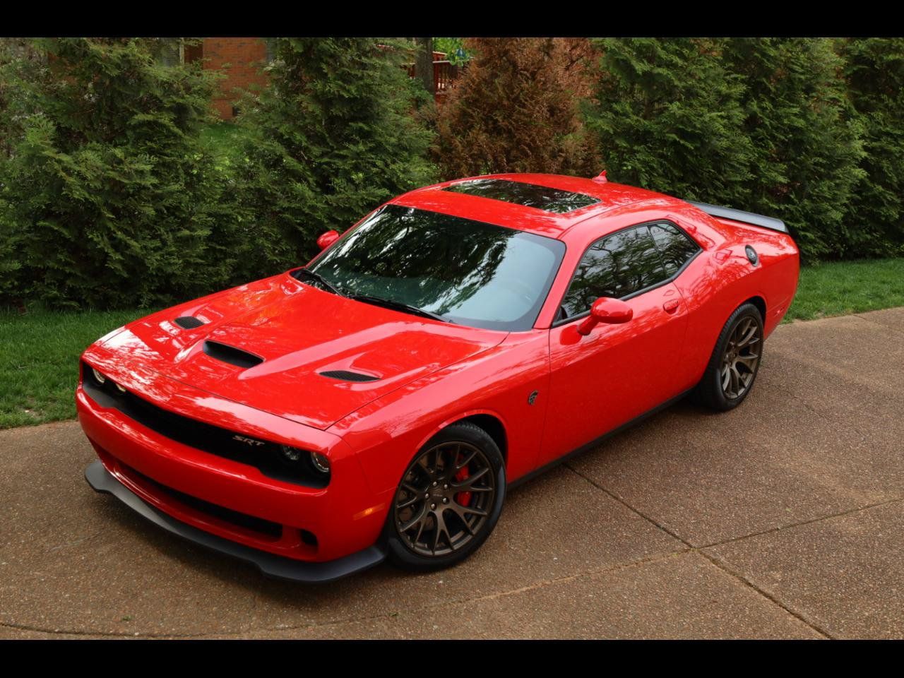 Used 2017 Dodge Challenger SRT Hellcat RWD image 4