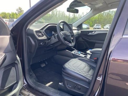 Used 2023 Ford Escape Platinum w/ Premium Technology Package AWD/4WD image 9