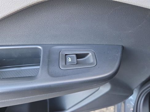 New 2025 Volkswagen Taos SE image 24