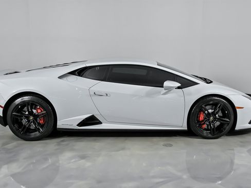 Used 2020 Lamborghini Huracan EVO image 14