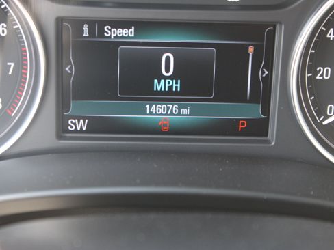 Used 2018 Buick Enclave Essence FWD image 19