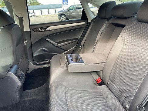 Used 2013 Volkswagen Passat 2.5 S image 9