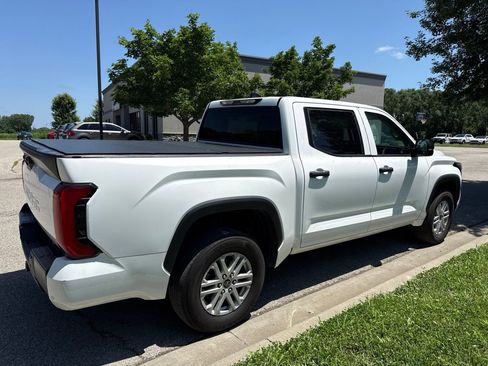 Used 2022 Toyota Tundra SR5 w/ SR5 Convenience Package AWD/4WD image 5