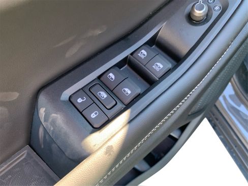 Used 2025 Jeep Grand Cherokee L Altitude image 29