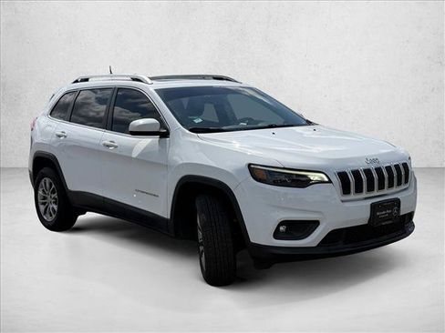 Used 2019 Jeep Cherokee Latitude Plus w/ Comfort/Convenience Group AWD/4WD image 3