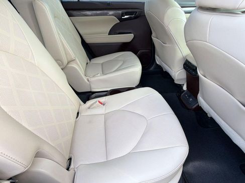 Used 2022 Toyota Highlander Platinum image 33