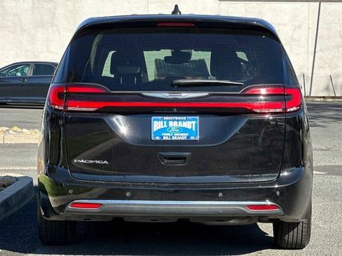 Used 2024 Chrysler Pacifica Touring-L image 8