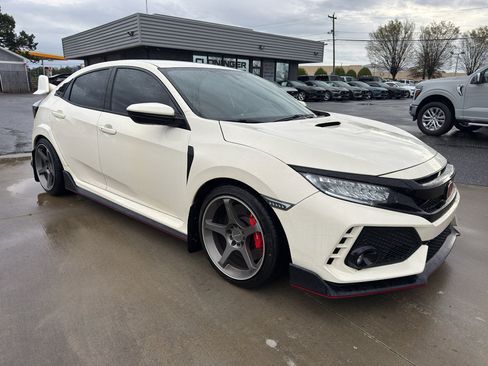 Used 2017 Honda Civic Type R image 3