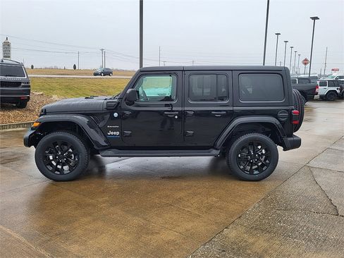 Used 2023 Jeep Wrangler Sahara image 2
