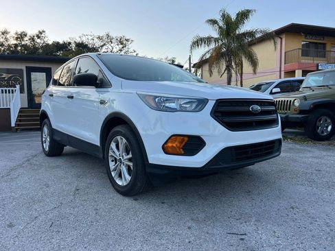 Used 2019 Ford Escape S image 3