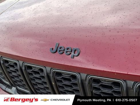 Used 2025 Jeep Grand Cherokee Altitude image 33