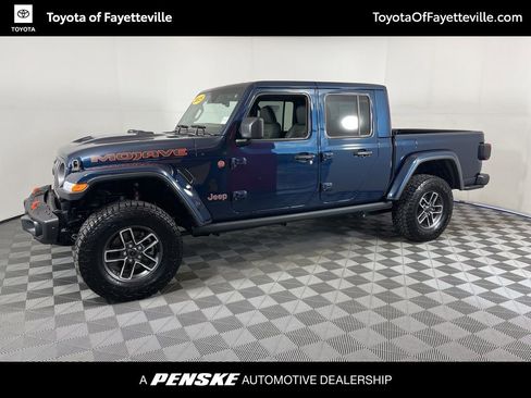 Used 2025 Jeep Gladiator Mojave image 2