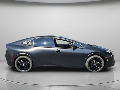Used 2025 Toyota Prius FWD image 6