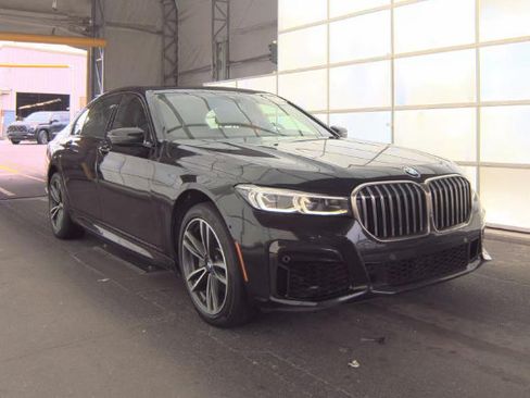 Used 2020 BMW 740i xDrive w/ M Sport Package AWD/4WD image 3