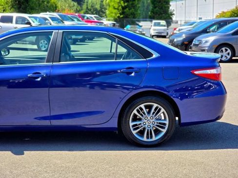 Used 2015 Toyota Camry SE FWD image 5