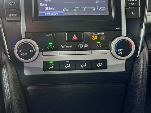 Used 2014 Toyota Camry SE image 18