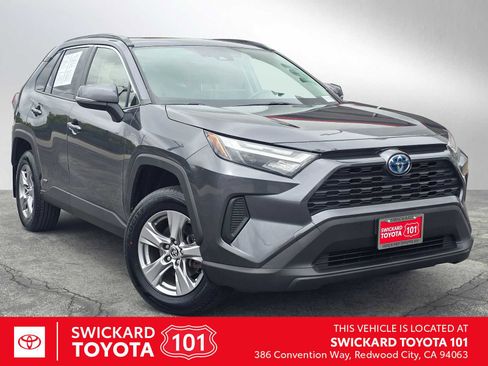 Used 2022 Toyota RAV4 XLE w/ Convenience Package AWD/4WD image 1