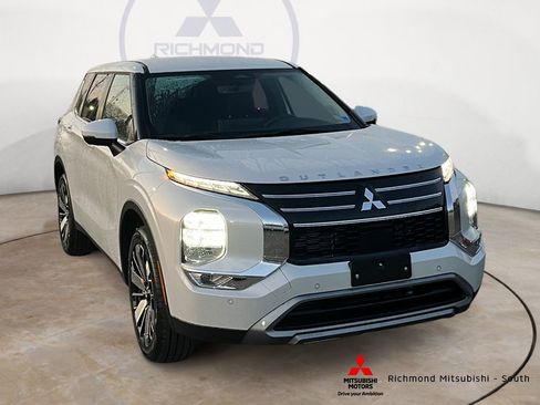 New 2026 Mitsubishi Outlander SE image 1