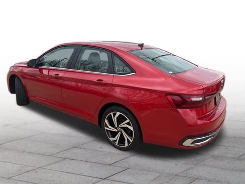 Used 2025 Volkswagen Jetta SEL FWD image 4
