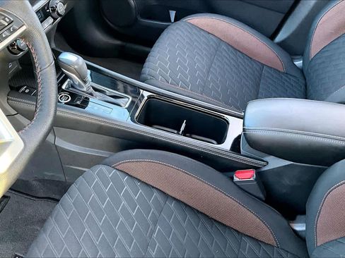 Used 2021 Nissan Kicks SR image 16