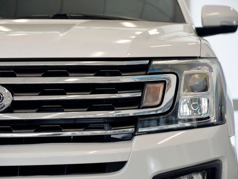 Used 2019 Ford Expedition XLT w/ Equipment Group 202A AWD/4WD image 12