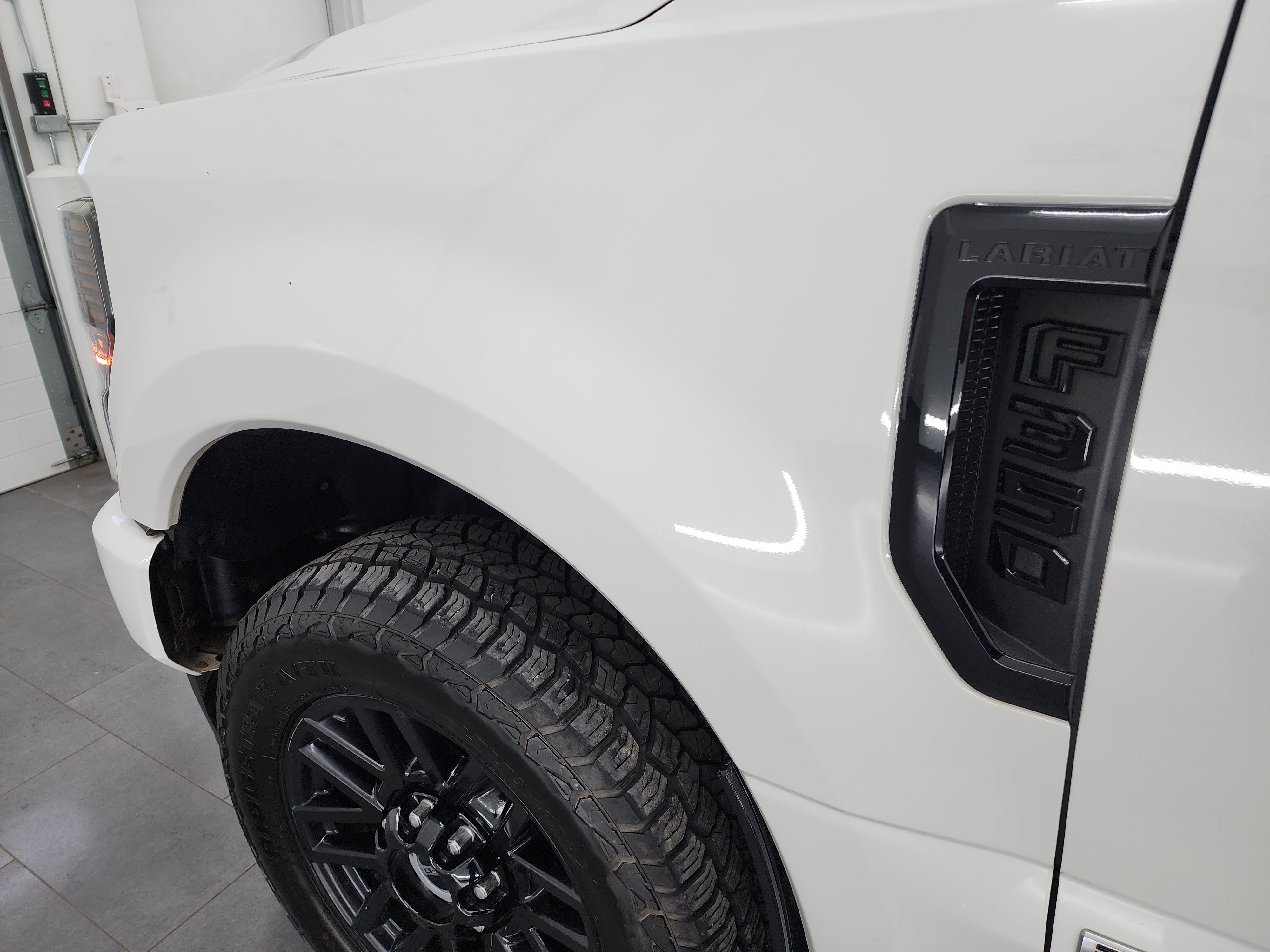 Used 2022 Ford F350 Lariat w/ Black Appearance Package AWD/4WD image 33