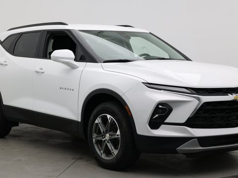 Used 2024 Chevrolet Blazer LT w/ Convenience Package FWD image 3