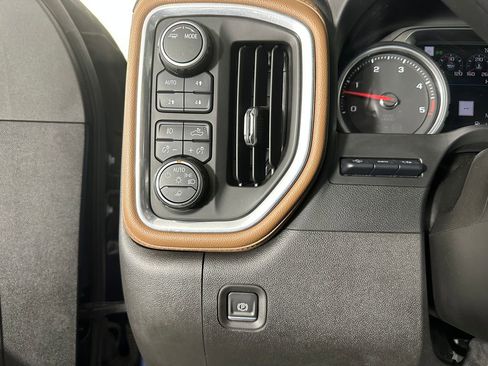 Used 2022 Chevrolet Silverado 3500 High Country w/ Snow Plow Prep/Camper Package image 15