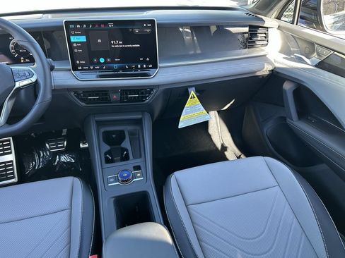 New 2026 Volkswagen Tiguan SE R-Line FWD image 12