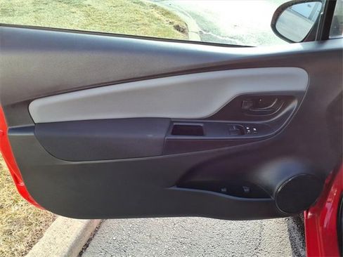 Used 2015 Toyota Yaris L image 6