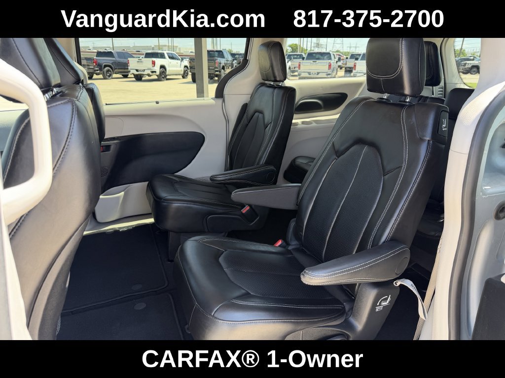 Used 2024 Chrysler Pacifica Touring-L FWD image 31