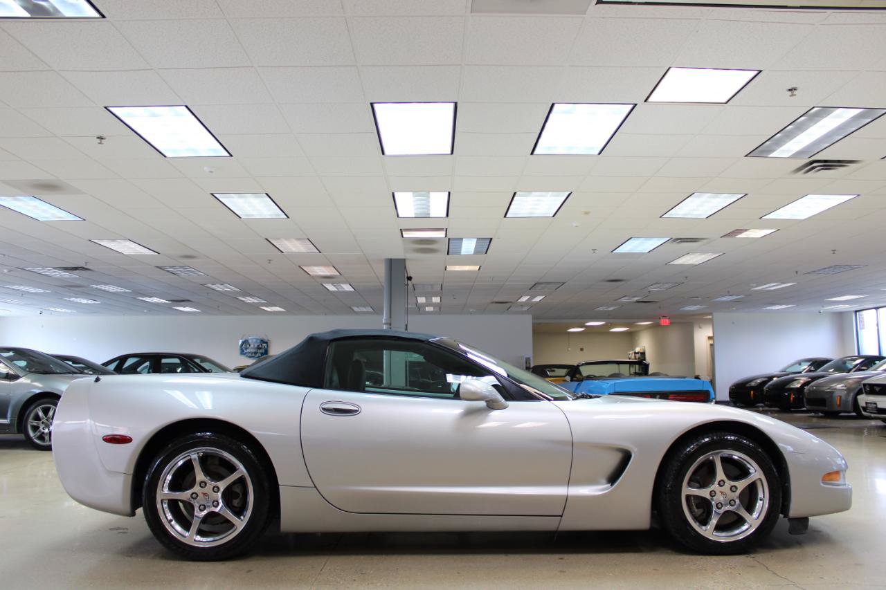 Used 2004 Chevrolet Corvette Convertible w/ Preferred Equipment Group RWD image 22
