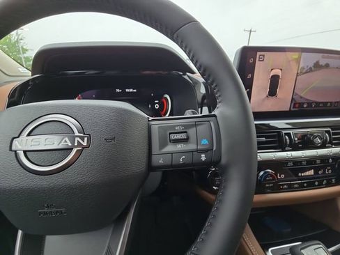 New 2026 Nissan Pathfinder Platinum FWD image 12
