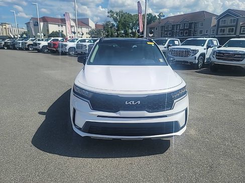 Certified 2022 Kia Sorento S w/ Panoramic Sunroof Package FWD image 2